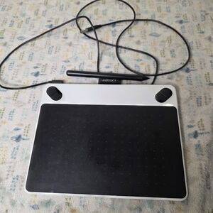 Wacom Intuos Draw Creative Graphics Tablet w/ Pen